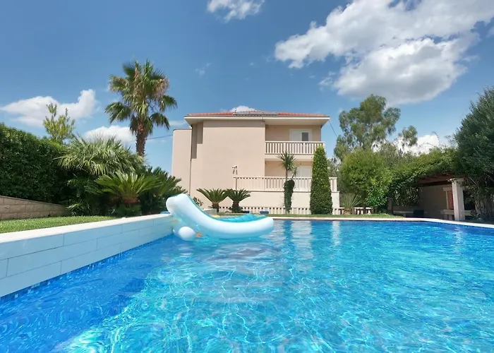 Villa Keti Apartments Pool & Wellness