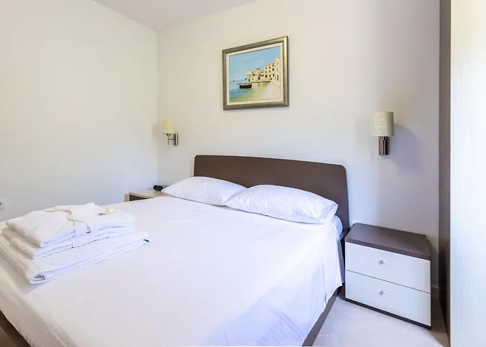Villa Keti Apartments Pool & Wellness