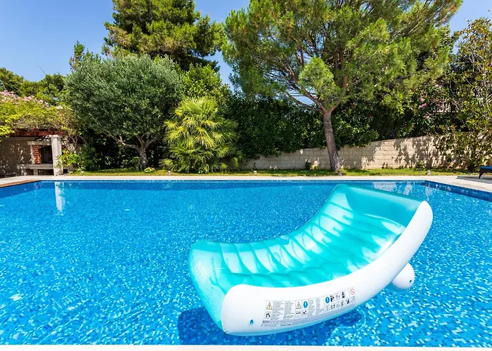 Villa Keti Apartments Pool & Wellness